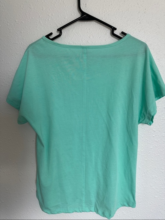 Mint Green Short Sleeve Tee with Silver Sequin Wave Emblem Graphic Size Medium - Picture 3 of 7